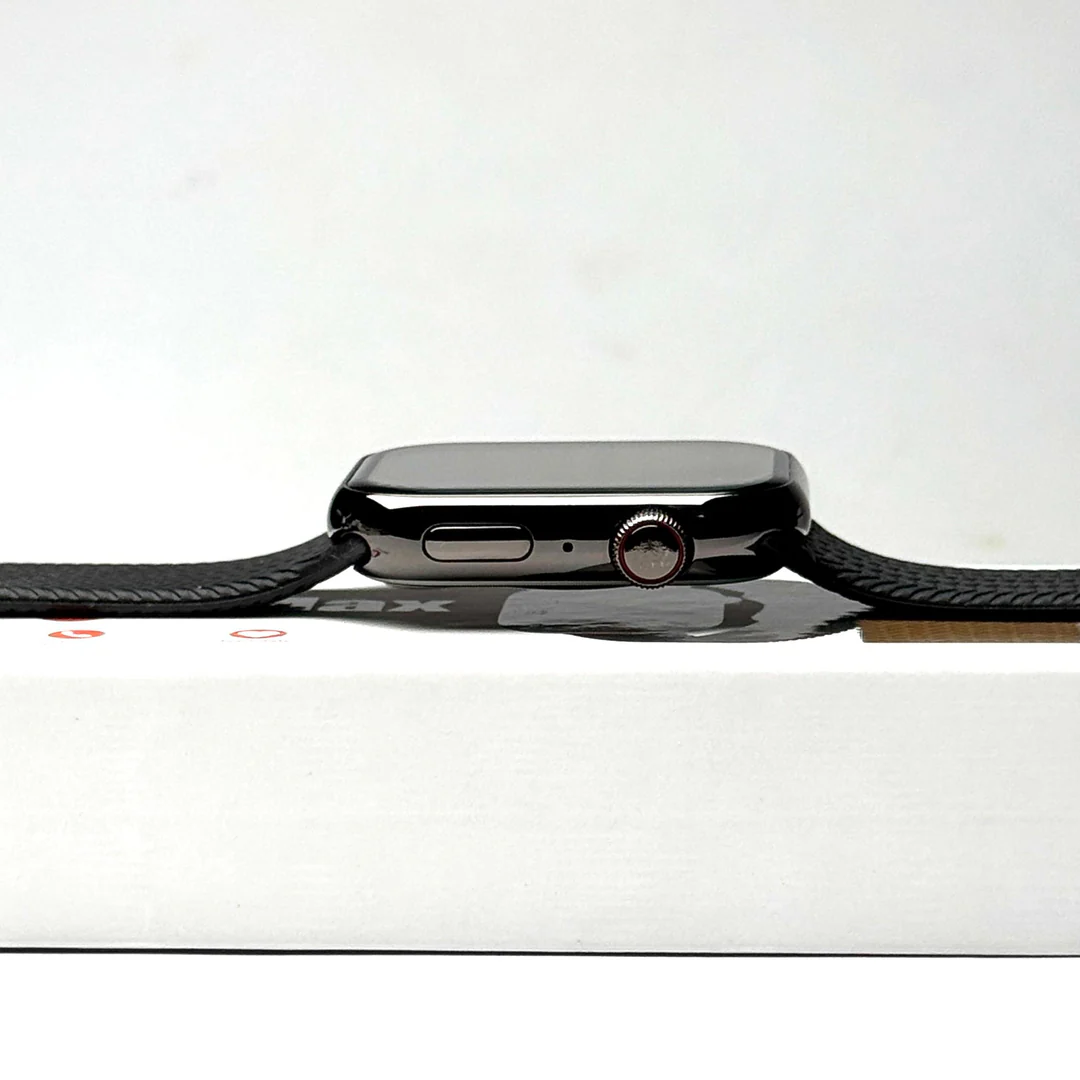 Apple Watch Series 11 (Plus 2 Free Straps) - With Apple Logo - Image 2