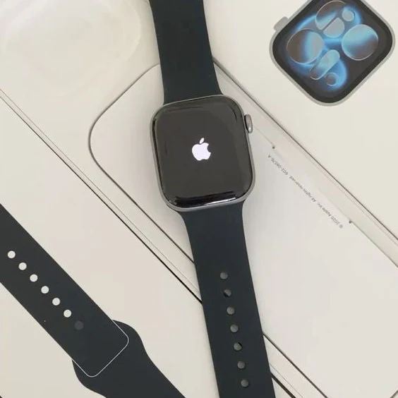 Apple Watch Series 11 (Plus 2 Free Straps) - With Apple Logo